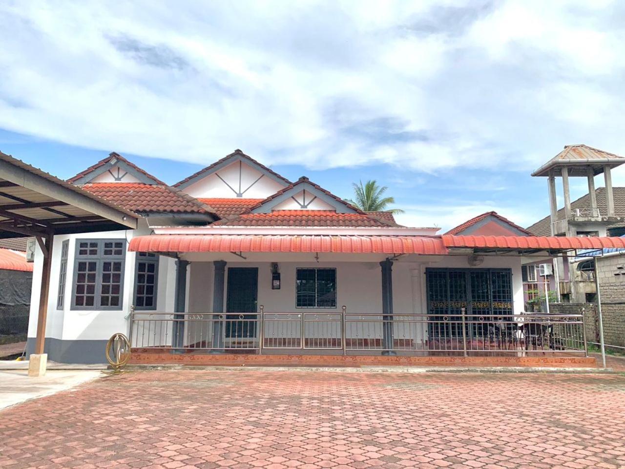D'Bali Homestay - Private Swimming Pool, Netflix, Internet Wifi ,Cuckoo, Internet Wifi , Dryer, Washing Machine, Aircond Setiap Bilik & Ruang Tamu Pasir Puteh Exterior photo